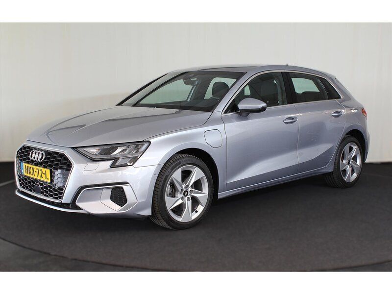 Grijs Gebruikt 2022 Audi A3 Sportback Advanced Hatchback | € 29.900 (Eerlijke prijs) - Afbeelding 1/4