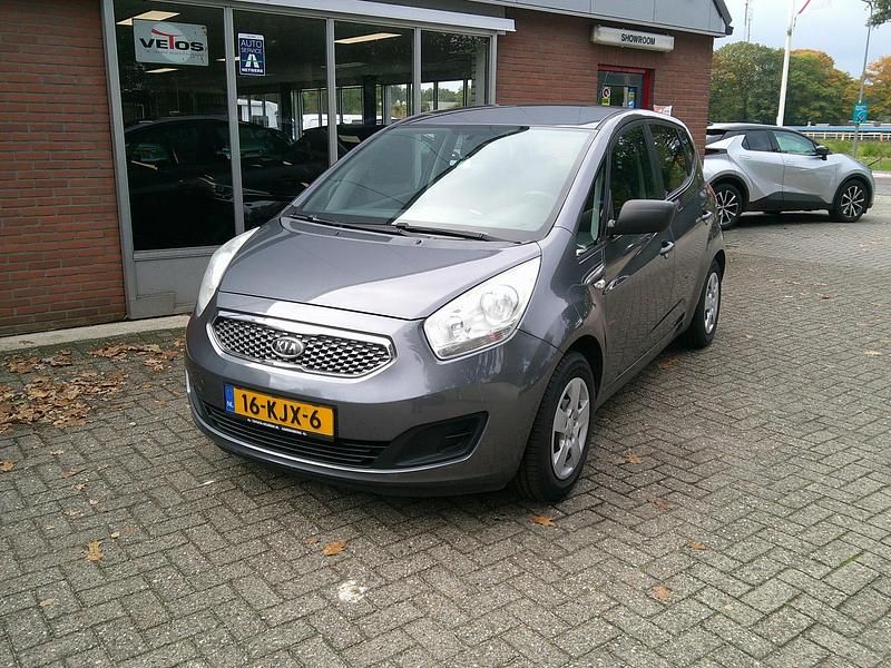 Grijs Gebruikt 2009 Kia Venga Hatchback | € 6.250 (Eerlijke prijs) - Afbeelding 1/4