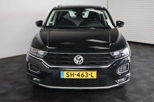Zwart Gebruikt 2018 VW T-Roc Style SUV | € 19.995 (Iets duurder) - Afbeelding 1/4