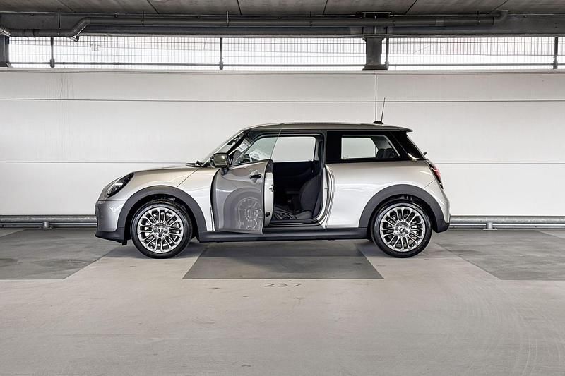 Occasion Mini Cooper Essential 156 PK (114 kW) 2025 Melting silver Hatchback