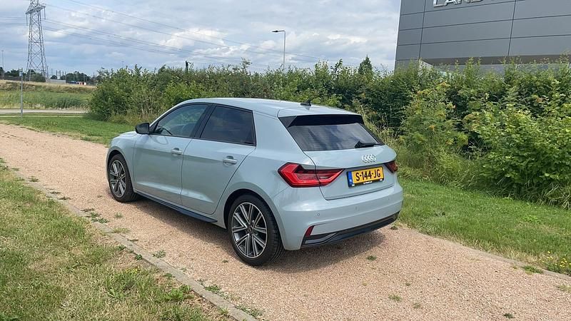 Occasion Audi A1 Sportback Sport 95 PK (69 kW) 2023 Grijs Hatchback