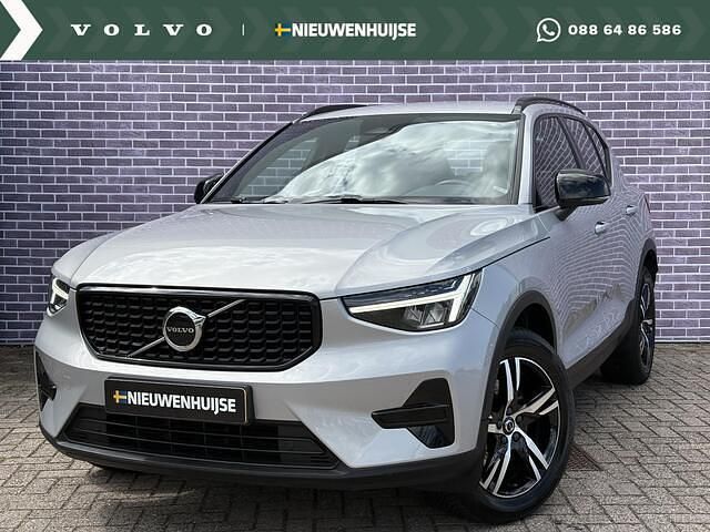 Grijs Gebruikt 2023 Volvo XC40 Plus SUV | € 36.899 (Eerlijke prijs) - Afbeelding 1/3