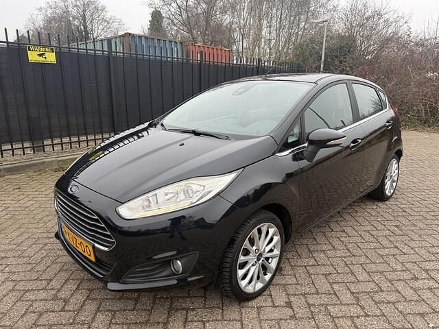 Zwart Occasion 2013 Ford Fiesta Titanium Hatchback | € 4.950 (Eerlijke prijs) - Afbeelding 1/4