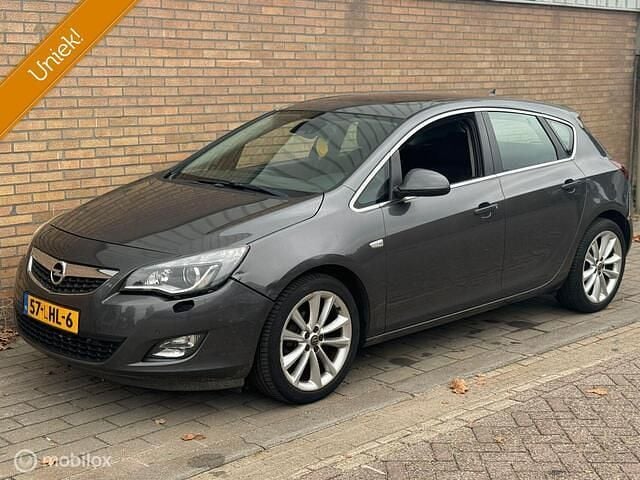 Grijs Gebruikt 2010 Opel Astra Sport Hatchback | € 1.900 (Goede deal) - Afbeelding 1/4