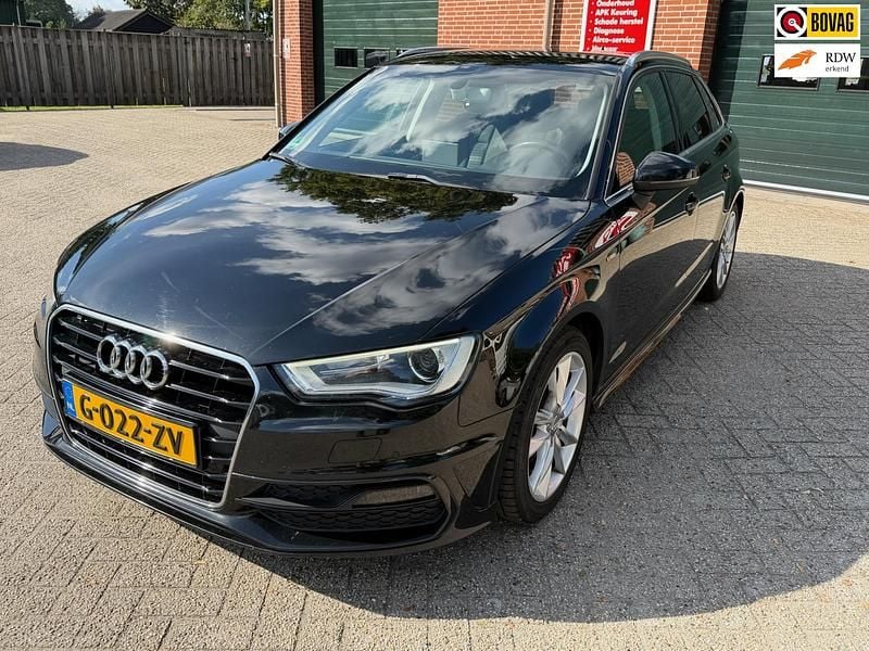 Zwart Gebruikt 2015 Audi A3 Sportback S-Line Hatchback | € 12.000 (Eerlijke prijs) - Afbeelding 1/4