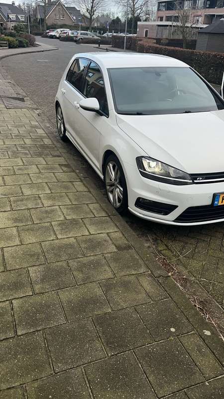 Wit Gebruikt 2015 VW Golf VII Highline Sedan | € 11.500 (Eerlijke prijs) - Afbeelding 1/4
