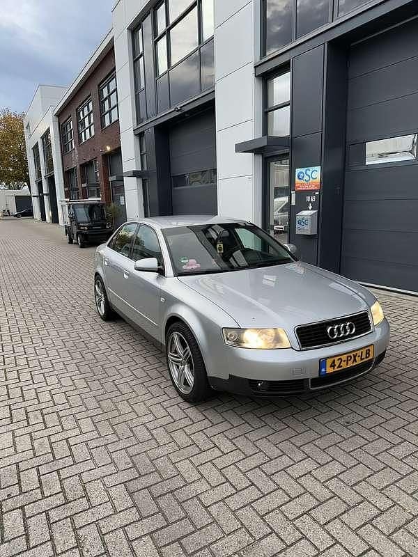 Gebruikt 2005 Audi A4 Sedan | € 1.400 - Afbeelding 1/4