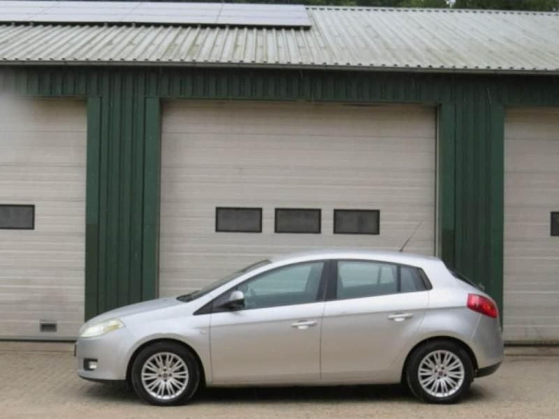 Grijs Gebruikt 2009 Fiat Bravo Hatchback | € 1.750 (Eerlijke prijs) - Afbeelding 1/4
