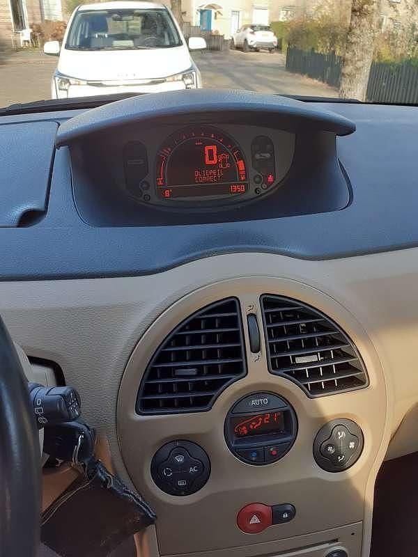 Bruin Occasion 2005 Renault Modus Luxe MPV | € 2.175 (Eerlijke prijs) - Afbeelding 1/4