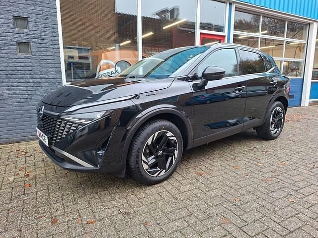 Zwart Gebruikt 2025 Nissan Qashqai N-Connecta SUV | € 34.950 (Goede deal) - Afbeelding 1/4