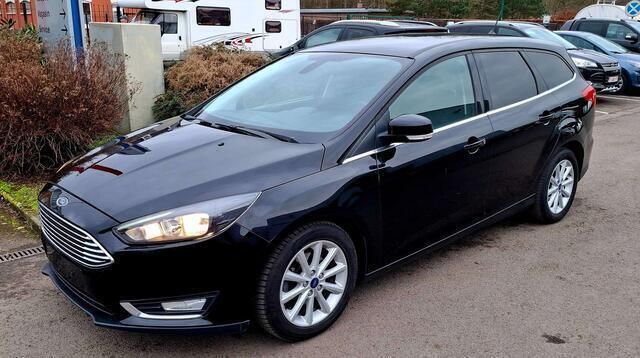 Zwart Gebruikt 2017 Ford Focus Titanium Stationwagen | € 7.500 - Afbeelding 1/4