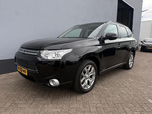 Zwart Gebruikt 2014 Mitsubishi Outlander Edition SUV | € 8.950 (Super prijs) - Afbeelding 1/4