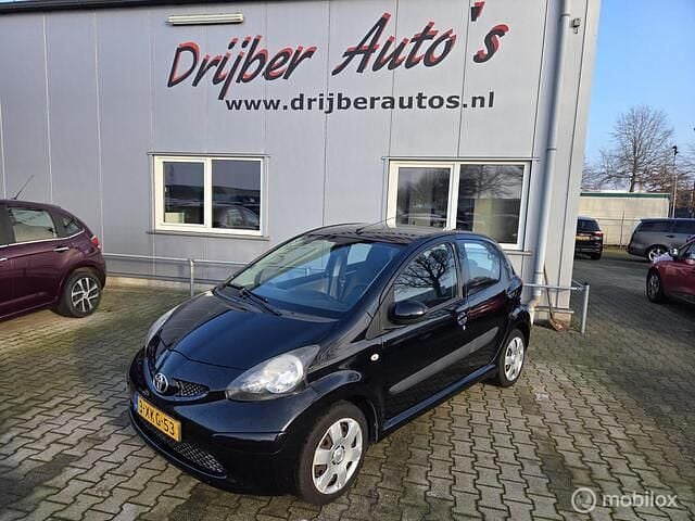 Zwart Occasion 2007 Toyota Aygo Hatchback | € 1.850 (Eerlijke prijs) - Afbeelding 1/4