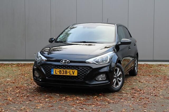 Zwart Gebruikt 2019 Hyundai i20 Hatchback | € 12.500 (Eerlijke prijs) - Afbeelding 1/4