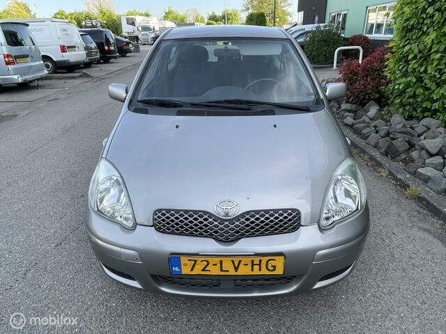 Occasion Toyota Yaris Sol 87 PK (63 kW) 2003 Grijs Hatchback