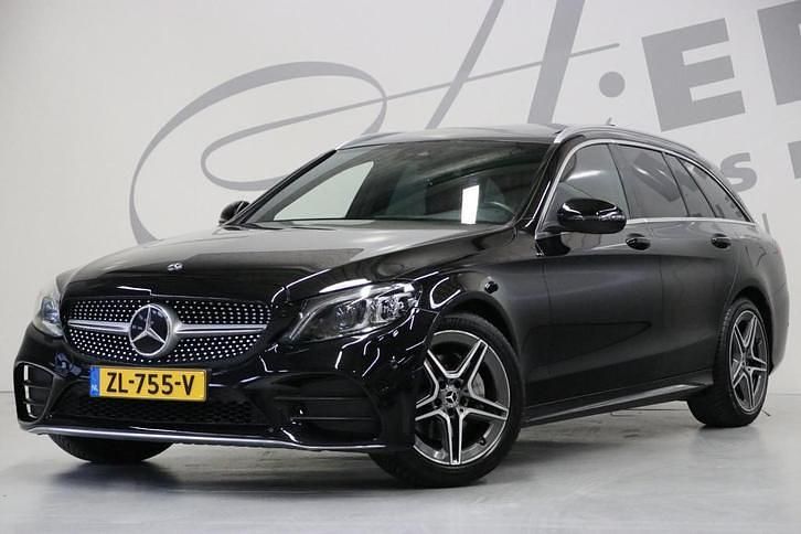 Zwart Occasion 2019 Mercedes C160 AMG line Coupé | € 20.950 (Goede deal) - Afbeelding 1/4