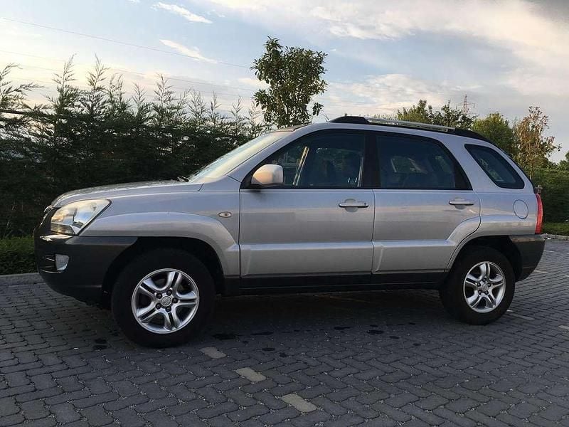 Zilver Occasion 2005 Kia Sportage Comfort SUV | € 3.995 (Eerlijke prijs) - Afbeelding 1/4