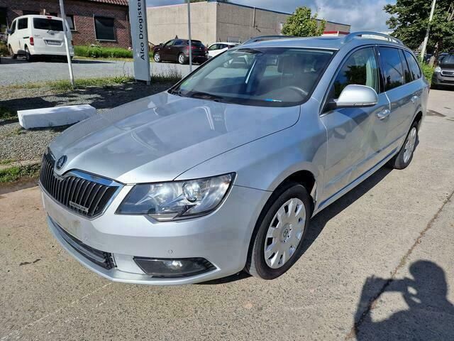 Zilver Gebruikt 2014 Skoda Superb GreenLine Stationwagen | € 5.900 (Eerlijke prijs) - Afbeelding 1/4