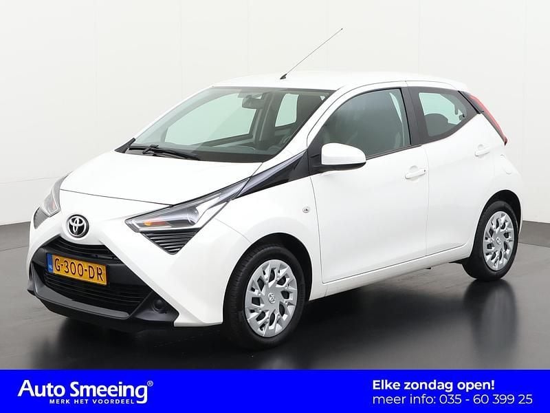 Wit Gebruikt 2019 Toyota Aygo X-play Hatchback | € 13.945 (Eerlijke prijs) - Afbeelding 1/4