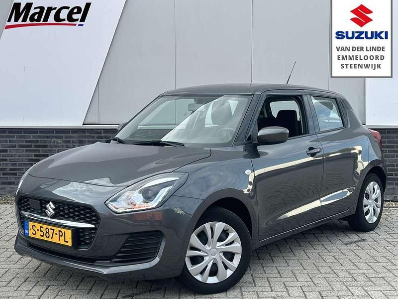 Grijs Occasion 2023 Suzuki Swift Comfort Hatchback | € 16.900 (Eerlijke prijs) - Afbeelding 1/3