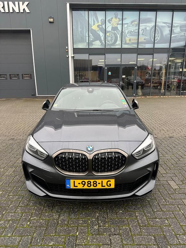 Grijs Gebruikt 2020 BMW M135 Executive Hatchback | € 35.900 (Eerlijke prijs) - Afbeelding 1/4