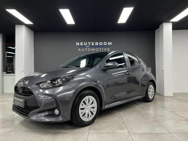 Grijs Gebruikt 2022 Toyota Yaris Hatchback | € 18.299 (Super prijs) - Afbeelding 1/4