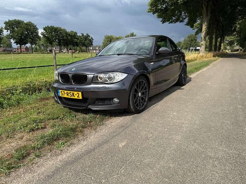 Grijs Gebruikt 2008 BMW 120 Coupé Executive Coupé | € 4.250 - Afbeelding 1/4