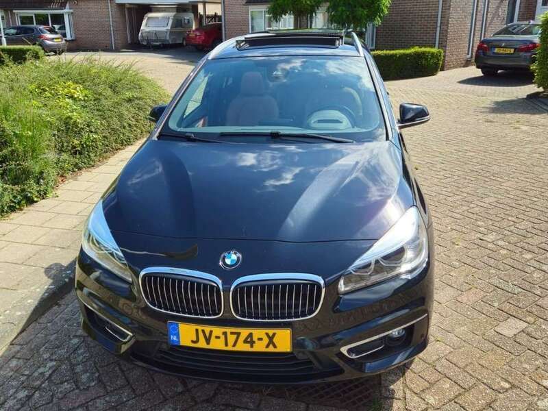 Zwart Gebruikt 2016 BMW 218 Luxury Line Stationwagen | € 17.500 (Eerlijke prijs) - Afbeelding 1/4