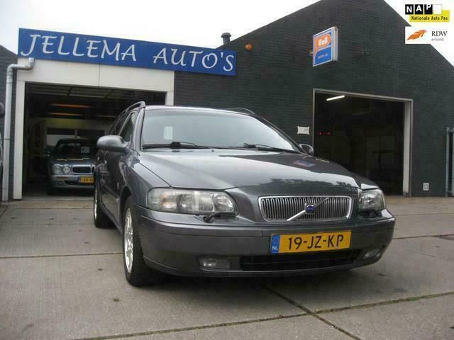 Grijs Gebruikt 2002 Volvo V70 Comfort Stationwagen | € 1.950 (Eerlijke prijs) - Afbeelding 1/4