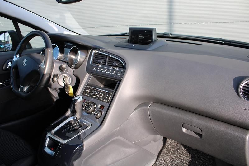 Occasion Peugeot 5008 165 PK (121 kW) 2016 Zwart Sedan