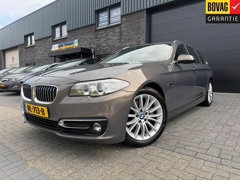 Wit Gebruikt 2017 BMW 528 Luxury Line Stationwagen | € 24.650 - Afbeelding 1/4