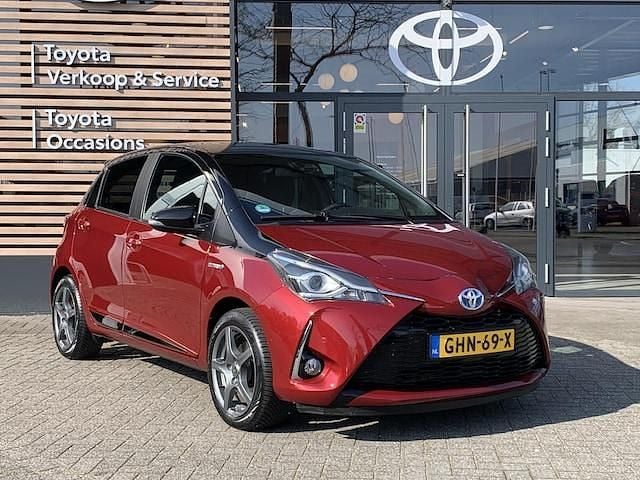 Occasion Toyota Yaris Hybrid Edition 101 PK (74 kW) 2018 Rood Hatchback