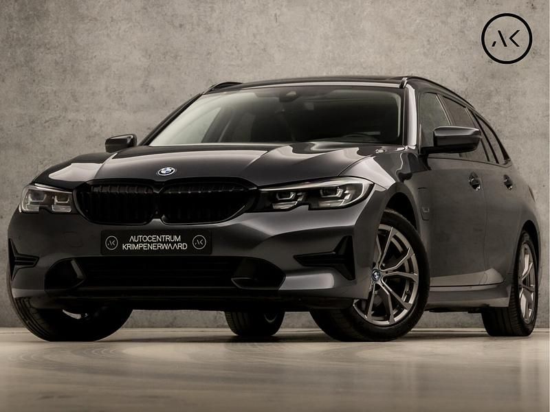 Grijs Gebruikt 2021 BMW 320e Sport Line Stationwagen | € 28.445 (Duur) - Afbeelding 1/4