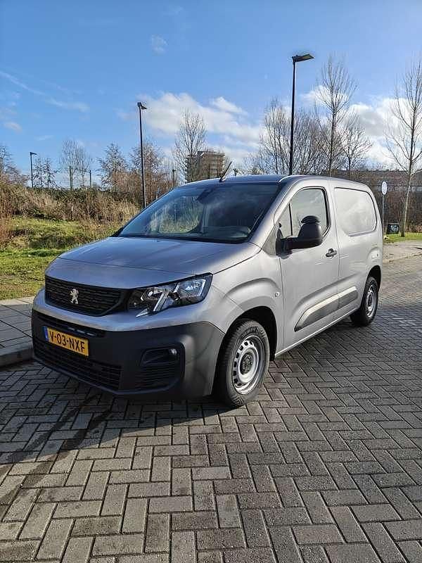 Occasion Peugeot Partner 102 PK (75 kW) 2022 Grijs MPV