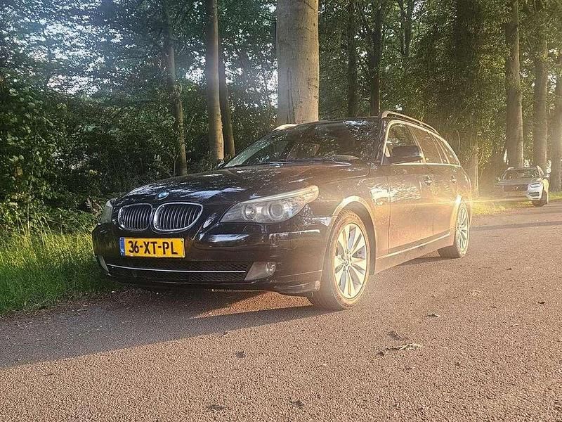 Zwart Gebruikt 2007 BMW 525 Stationwagen | € 5.000 (Goede deal) - Afbeelding 1/4