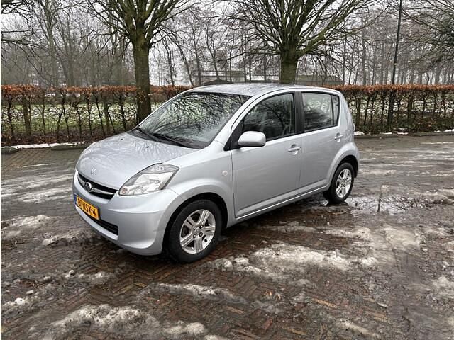Grijs (metallic) Occasion 2010 Subaru Justy Comfort Hatchback | € 3.450 (Eerlijke prijs) - Afbeelding 1/4