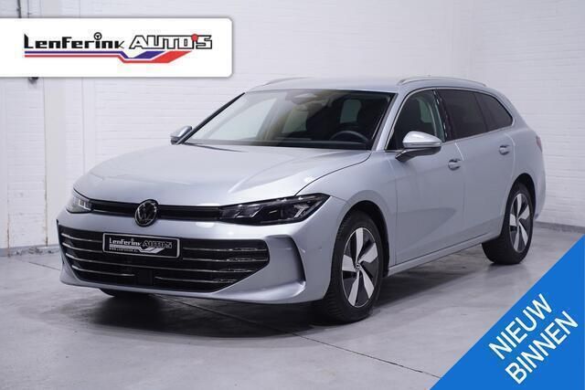 Zilver Gebruikt 2024 VW Passat Business Stationwagen | € 38.800 (Duur) - Afbeelding 1/4
