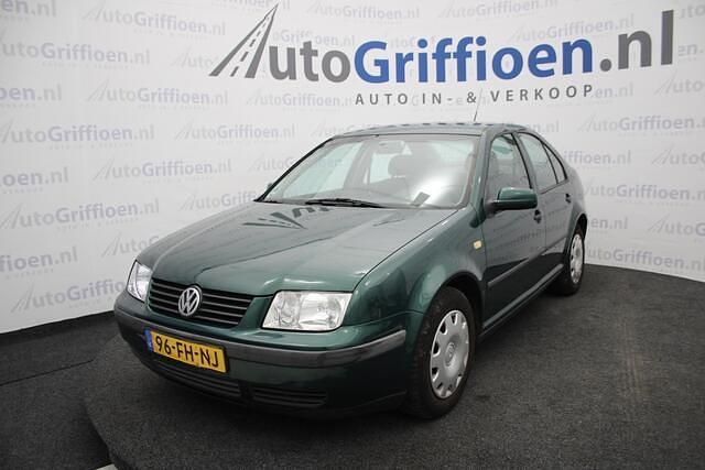 Groen Gebruikt 2000 VW Bora Trendline Sedan | € 990 (Eerlijke prijs) - Afbeelding 1/4