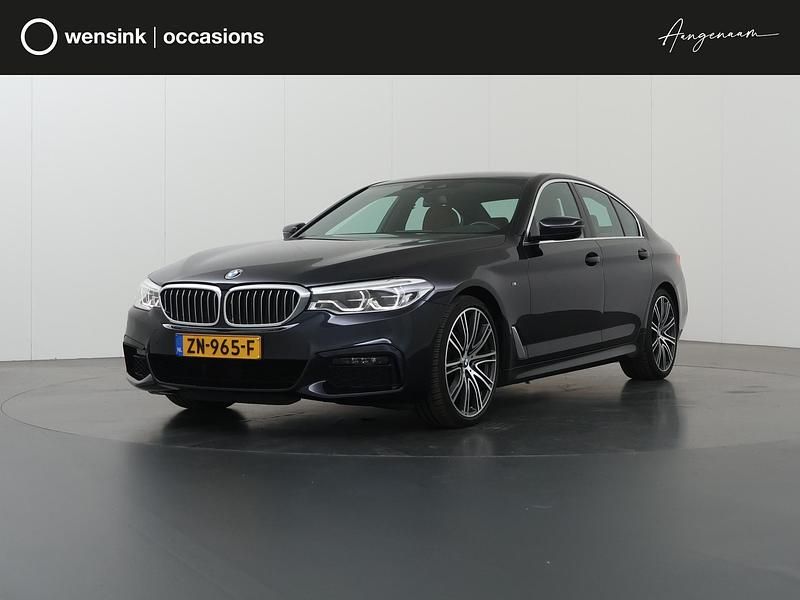 Zwart Gebruikt 2019 BMW 520 Executive Sedan | € 29.730 (Iets duurder) - Afbeelding 1/4