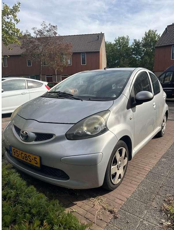 Grijs Gebruikt 2008 Toyota Aygo Hatchback | € 1.111 (Super prijs) - Afbeelding 1/4