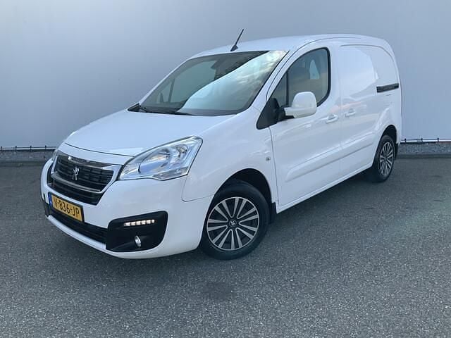 Wit Gebruikt 2017 Peugeot Partner Premium MPV | € 4.450 (Goede deal) - Afbeelding 1/4