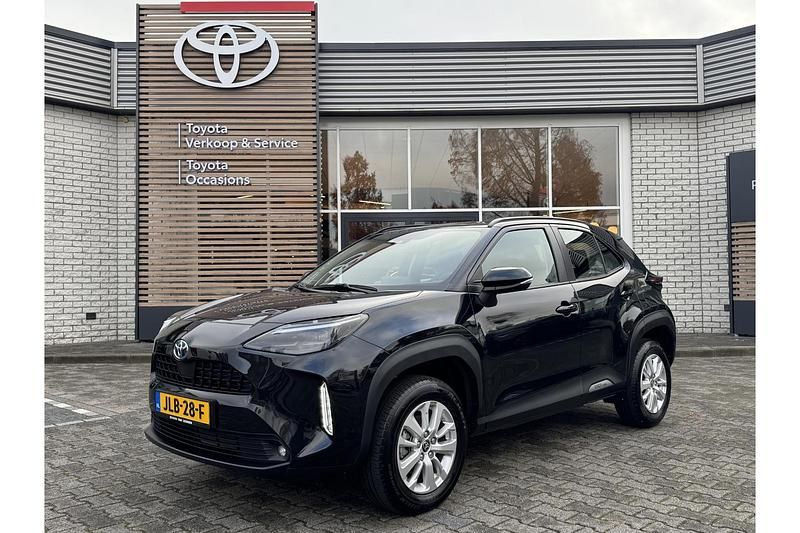 Zwart Gebruikt 2024 Toyota Yaris Cross SUV | € 27.499 (Goede deal) - Afbeelding 1/1