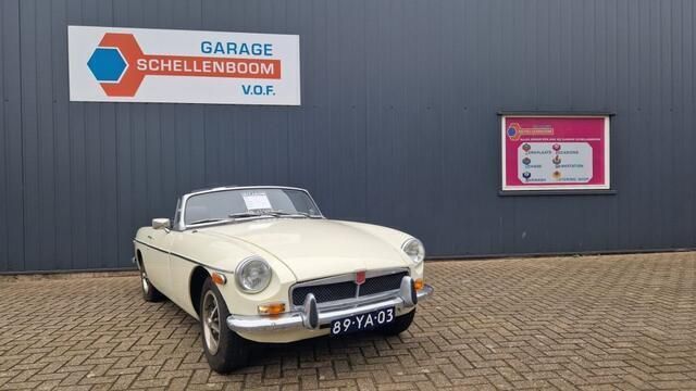 Wit Gebruikt 1974 MG B GT Coupé | € 17.500 - Afbeelding 1/4