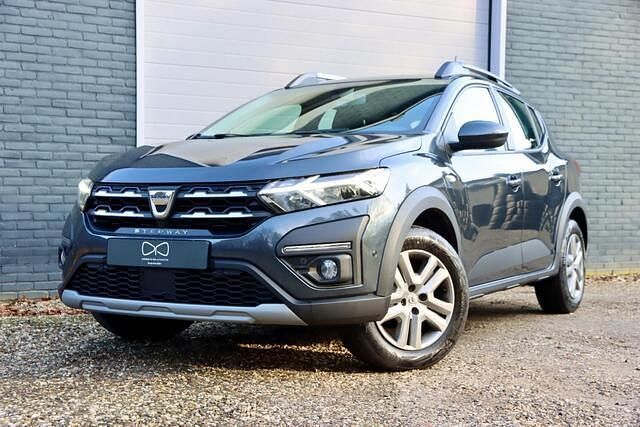 Grijs Occasion 2022 Dacia Sandero Expression Hatchback | € 17.850 (Duur) - Afbeelding 1/3