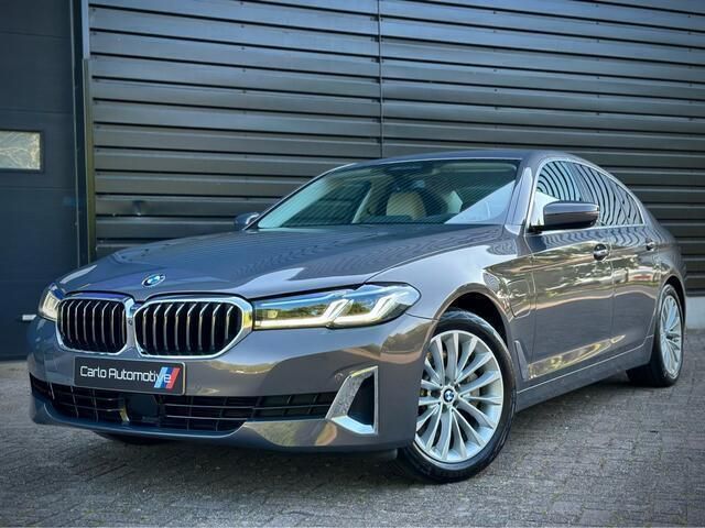 Grijs / alvitgrau metallic (c5e) Gebruikt 2020 BMW 530e Executive Sedan | € 36.950 (Goede deal) - Afbeelding 1/4