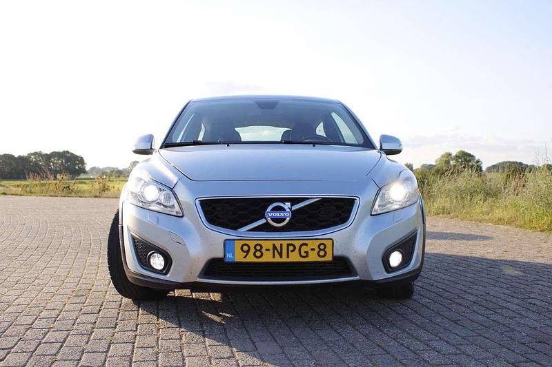 Grijs Gebruikt 2010 Volvo C30 Hatchback | € 9.700 (Eerlijke prijs) - Afbeelding 1/4