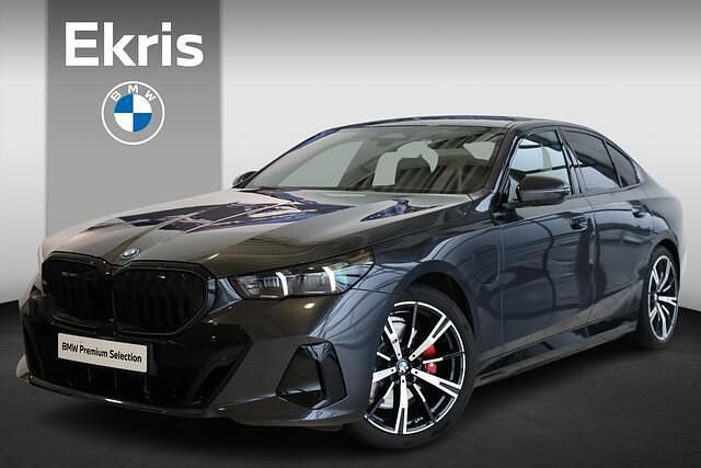 Grijs Occasion 2026 BMW 530e M Sport Sedan | € 85.866 - Afbeelding 1/4