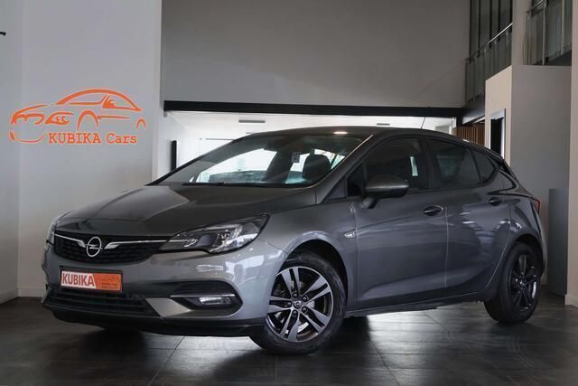 Grijs Gebruikt 2021 Opel Astra Sedan | € 13.599 (Goede deal) - Afbeelding 1/4