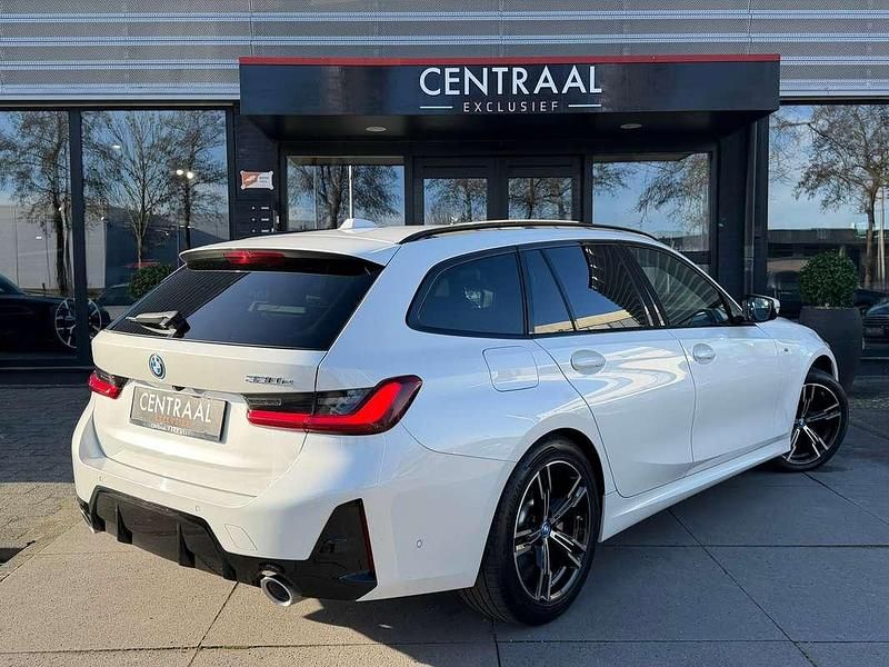 Occasion BMW 330e M Sport 292 PK (214 kW) 2023 Wit (metallic) Stationwagen
