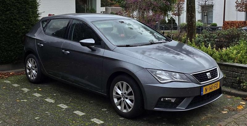 Grijs Gebruikt 2018 Seat Leon Style Stationwagen | € 11.000 (Super prijs) - Afbeelding 1/4